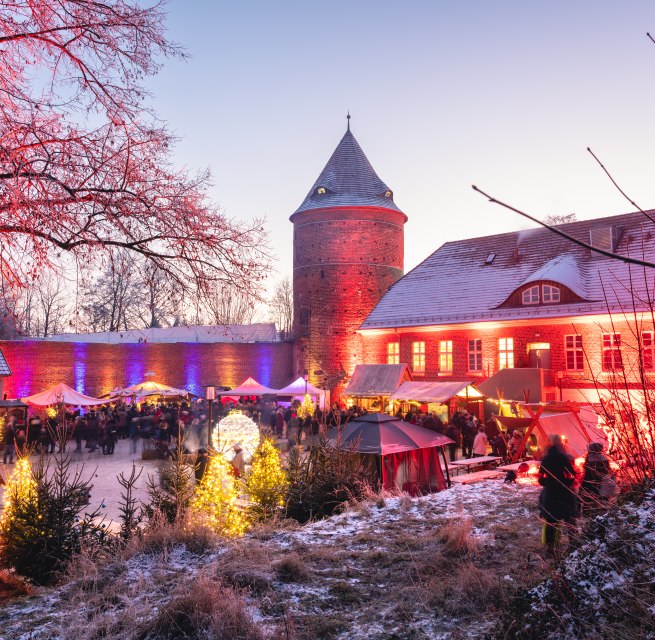 Regionaler Weihnachtsmarkt in der Burg Plau am See, © TMV/Gross