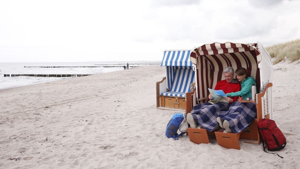 Wanderer bei Rast im Strandkorb, © TMV/outdoor-visions.com