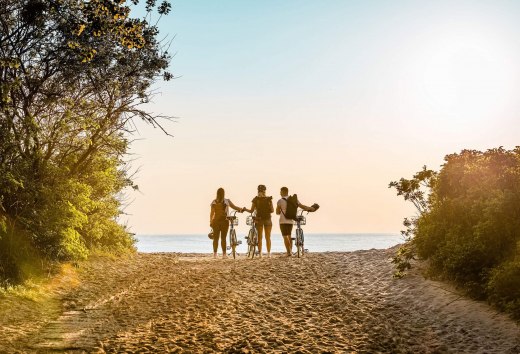 Auf den Radfernwegen in Mecklenburg-Vorpommern gibt es zahlreiche schöne Strände zu entdecken, © TMV/Tiemann