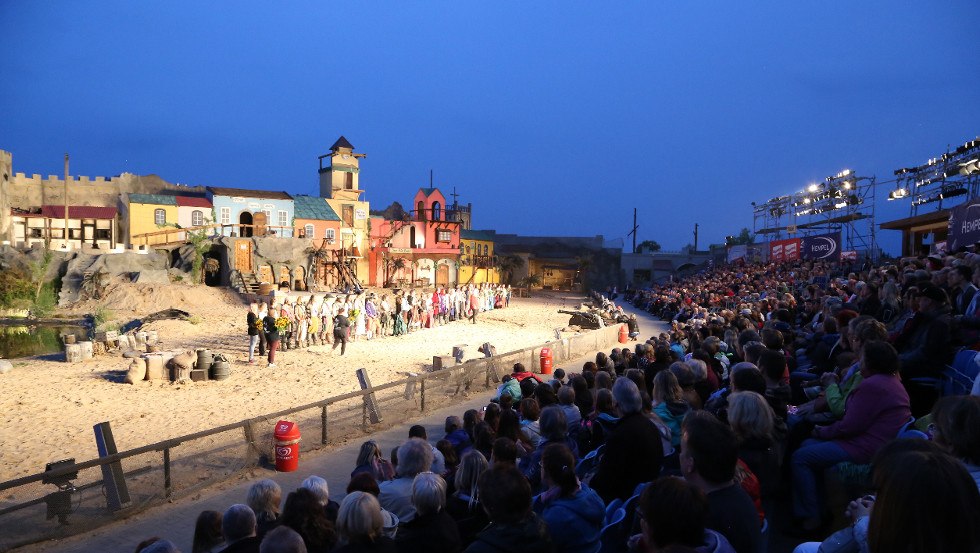 Blick auf die 9000 m² große Open-Air Bühne, © adventure-production Grevesmühlen GmbH