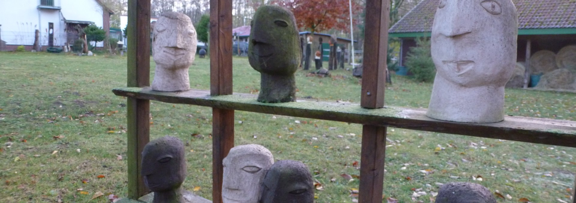 Skulpturen im Ateliergarten Güthoff, © Gerhard Güthoff