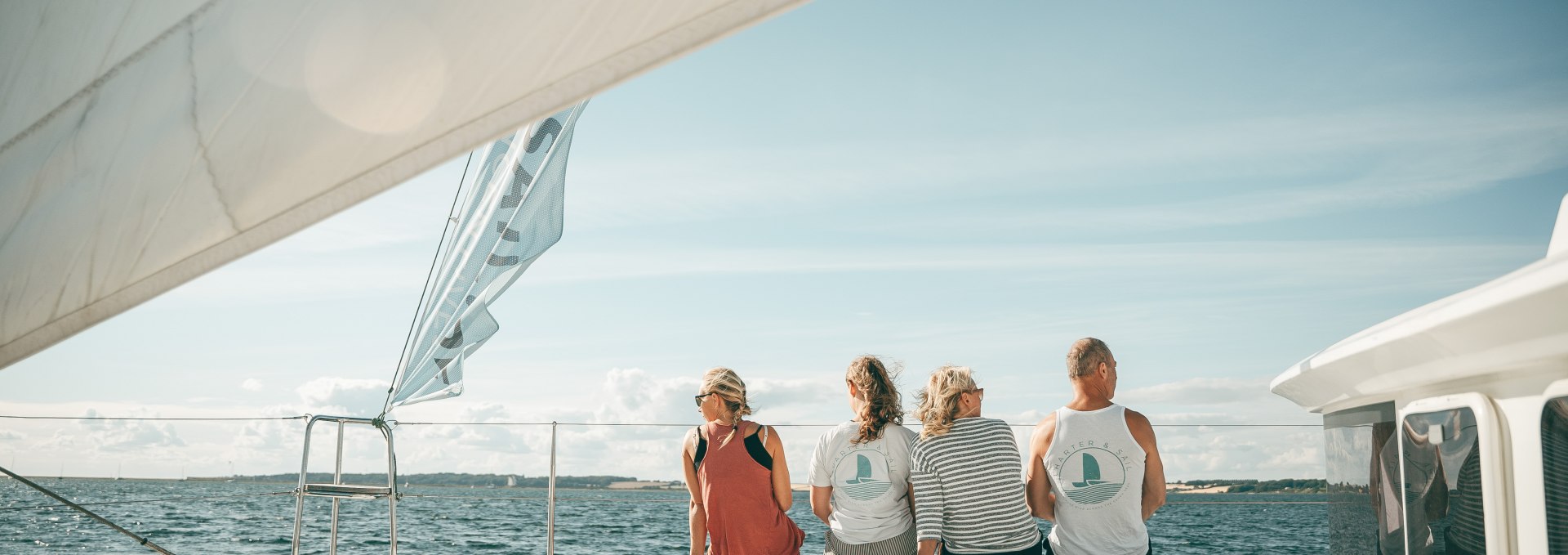 Mit Freunden den Segeltörn auf dem Katamaran genießen, © Eric Beck