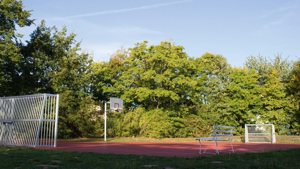 Viele Sportmöglichkeiten wie Tischtennis oder Volleyballfeld, © DJH MV / Danny Gohlke