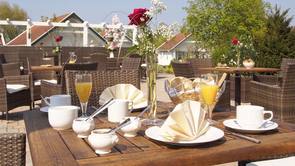 Terrasse mit Frühstück im Tarnewitzer Hof, © Hotelanlage Tarnewitzer Hof