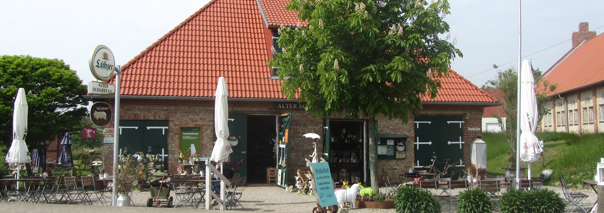 Außenansicht Alter Schafstall in Basedow - Cafe mit kleiner Ausstellung, © G. Marin-Ziegler