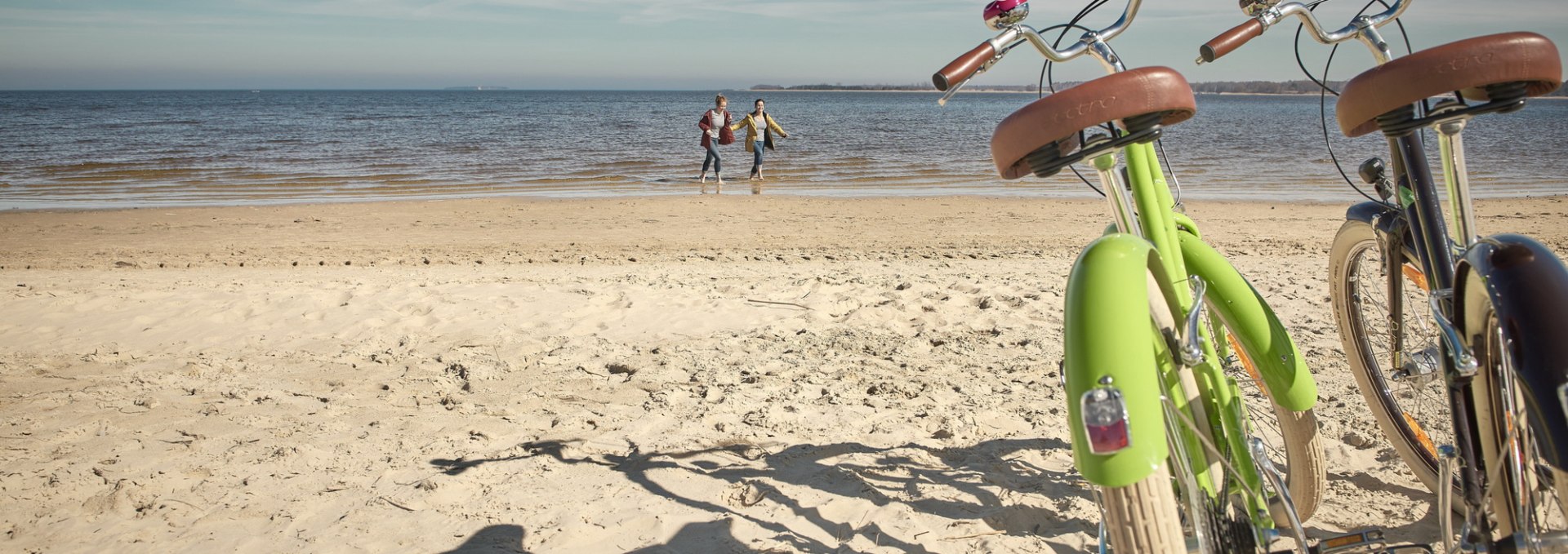 Der Strand Freest bietet einen wunderbaren Blick zur Insel Ruden und Usedom. Ein Fischbrötchen bekommt man am Imbissstand im Fischereihafen., © tvv.Pocha-Burwitz