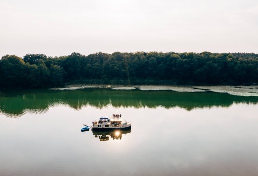 In der Stille liegt das Glück. Eine Hausbootfahrt in der Mecklenburgischen Seenplatte ist die schönste kleine Alltagsflucht., © TMV/Gänsicke