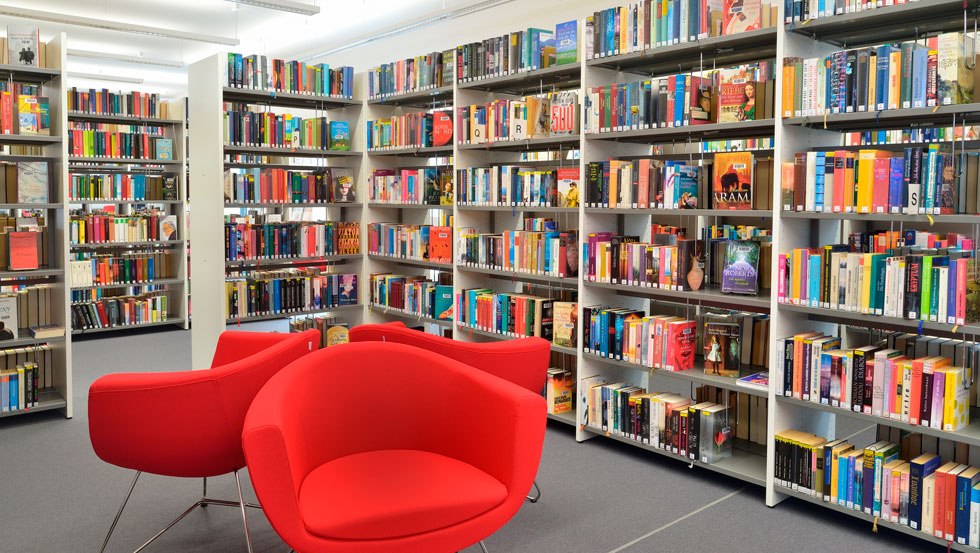 Lesesaal in der Stadtbibliothek im Kulturquartier, © Stadt Neustrelitz/ Roman Vitt