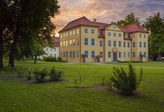 Schloss Mirow in der Abenddämmerung, © SSGK M-V / Timm Allrich