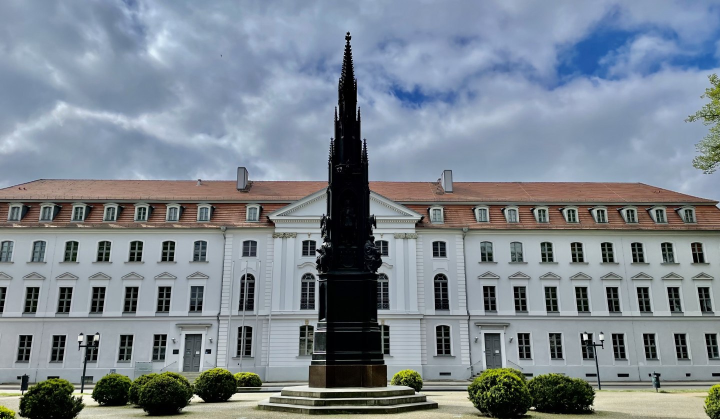 Die Universität Greifswald mit dem Rubenowdenkmal., © Gudrun Koch