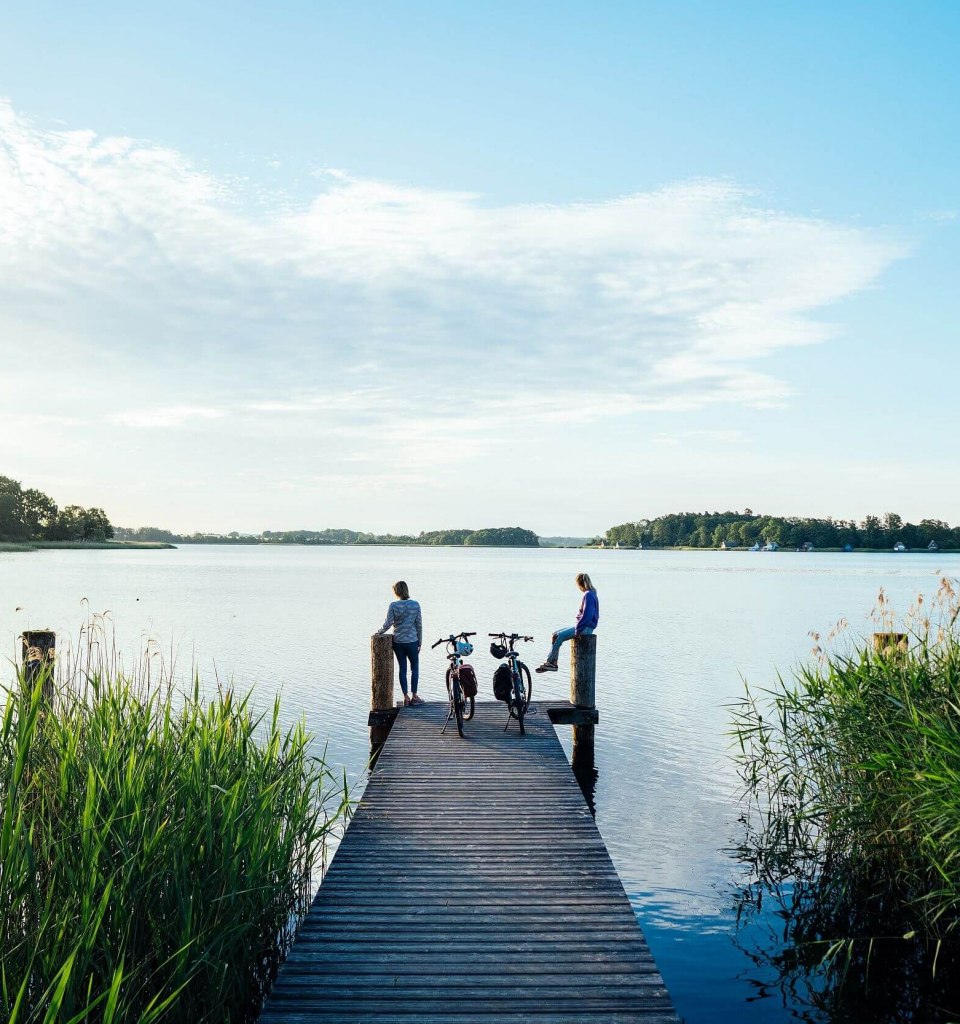 Auf den Radrundwegen in Mecklenburg-Vorpommern gibt es zahlreiche Seen zum Entspannen, © TMV/Gänsicke