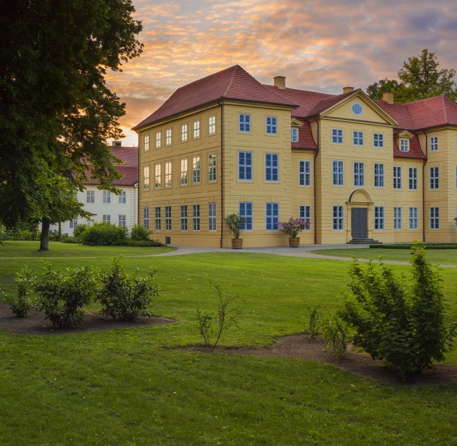 Schloss Mirow in der Abenddämmerung, © SSGK M-V / Timm Allrich