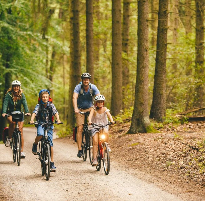 Mit dem Fahrrad auf Familienausflug, © TMV/Roth