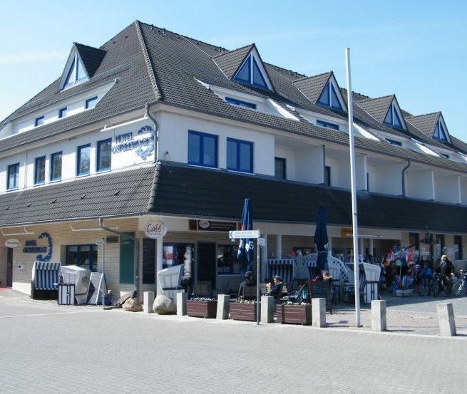 Das Strandhotel Ostseewoge, direkt an der Promenade Graal-Müritz, © Strandhotel Ostseewoge