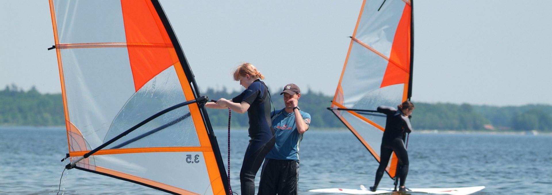 Surfen auf der Dänischen Wieck am Strand Eldena, © Segelschule Greifswald Dieter Knopp