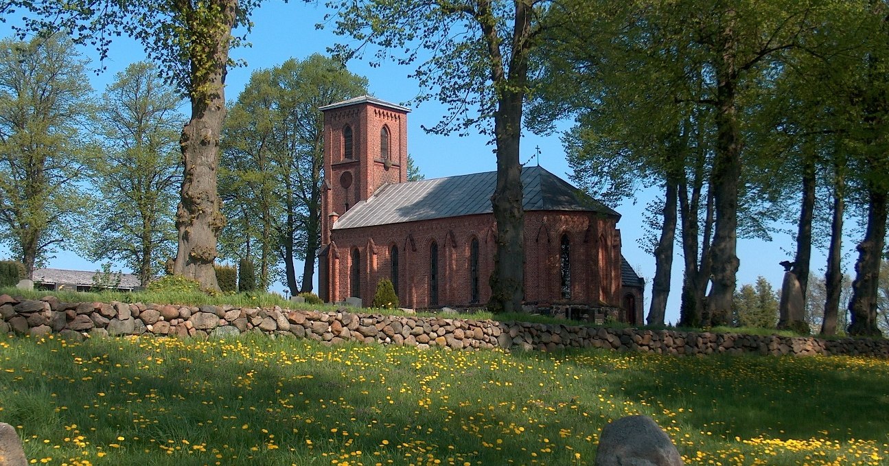 Dorfkirche Mirow im Frühling, © Foto: Karl-Georg Haustein