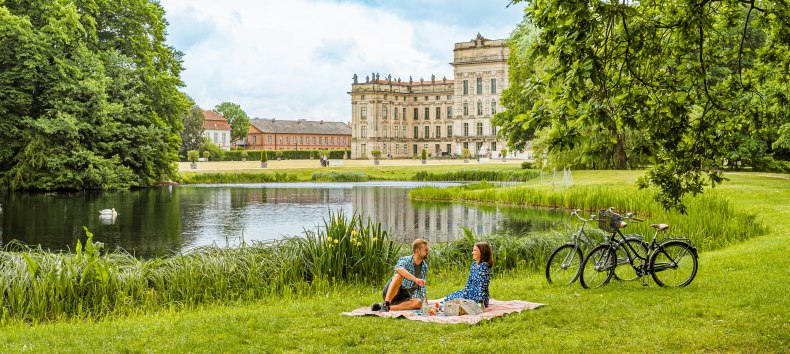 Picknick vor dem Schloss Ludwigslust, © TMV/Tiemann