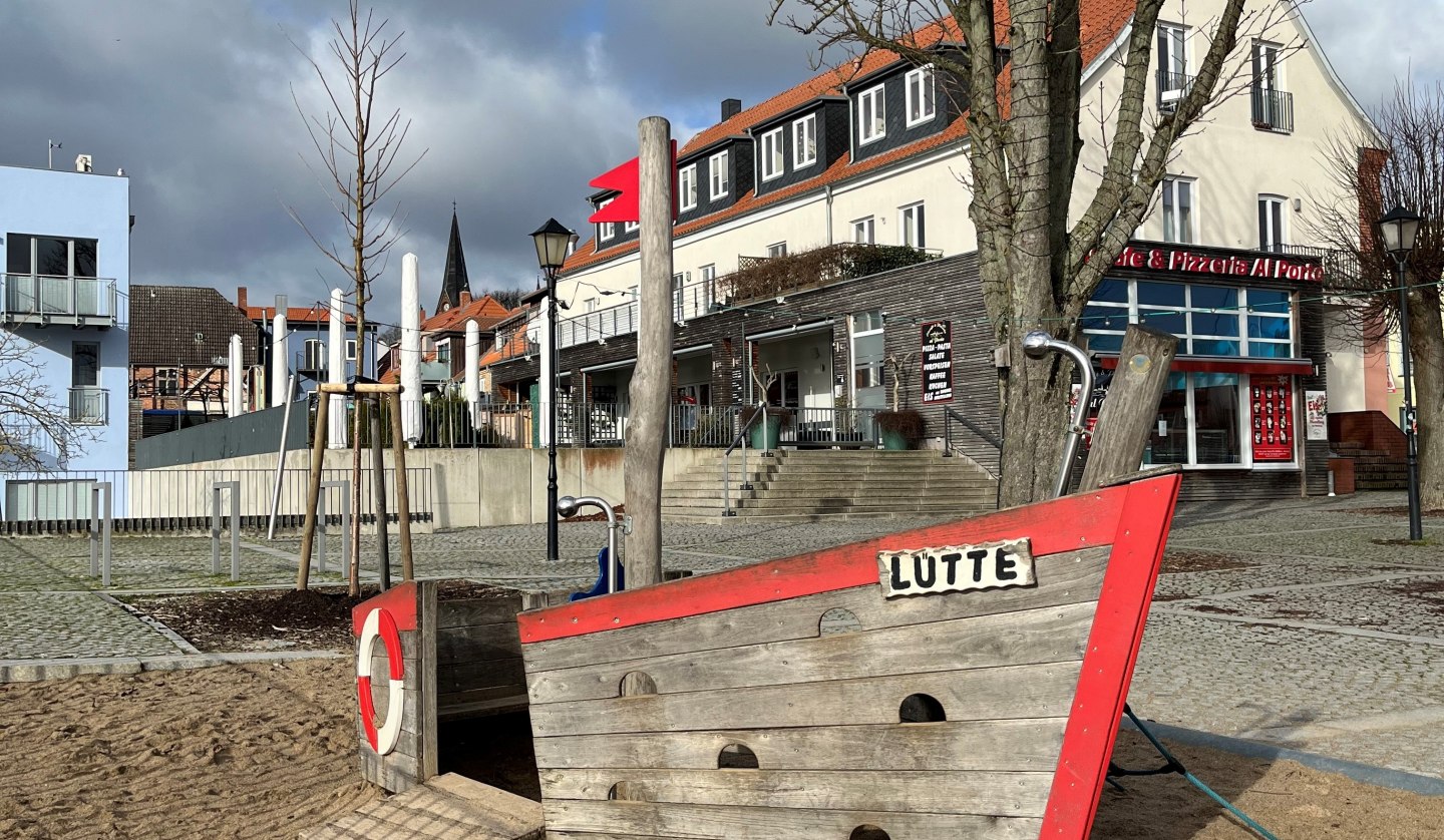 Das Spielschiff an der Drehbrücke, © Kultur- und Sportring e.V.