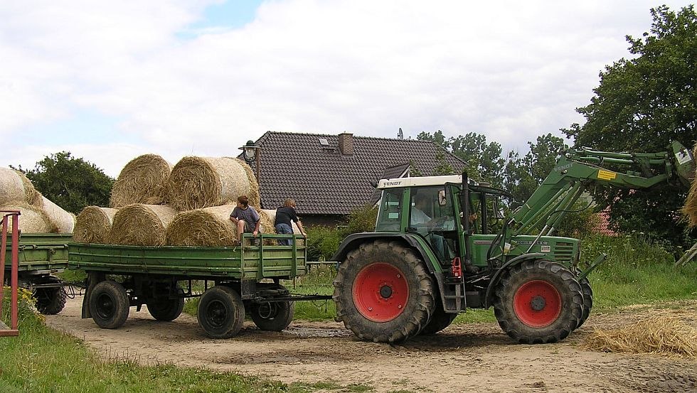 Traktorfahrt auf dem Lande, © Biohof Donst