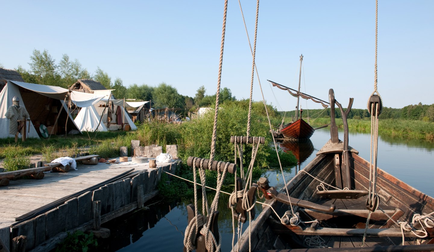 Slawenboote auf der Uecker am Ukranendorf, © Leo Seidel