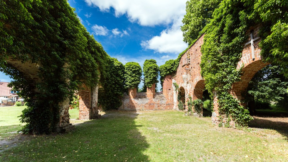 Verborgen liegt die Ruine der Klosterkirche in Himmelpfort, © TMB-Fotoarchiv/Steffen Lehmann