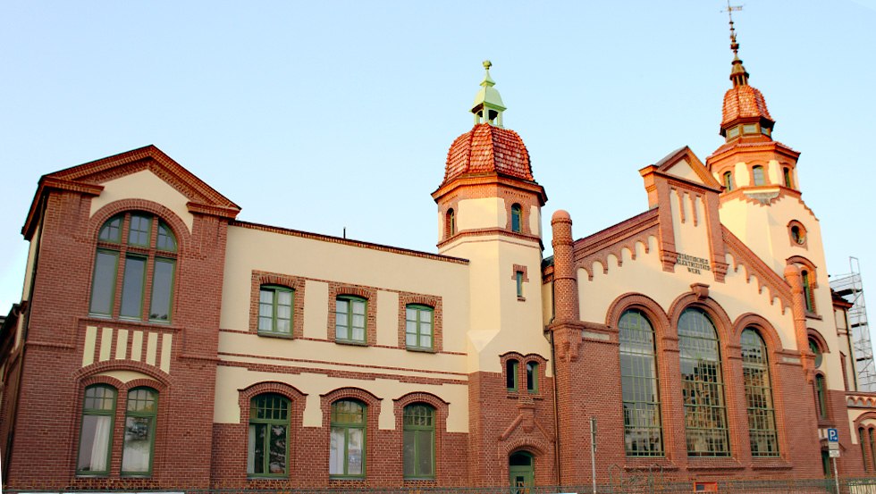 Dem Elektrizitätswerk mitten in der Innenstadt sollte man seine Funktion nicht ansehen., © Stadtmarketing GmbH Schwerin, Foto: Cornelia Böttcher