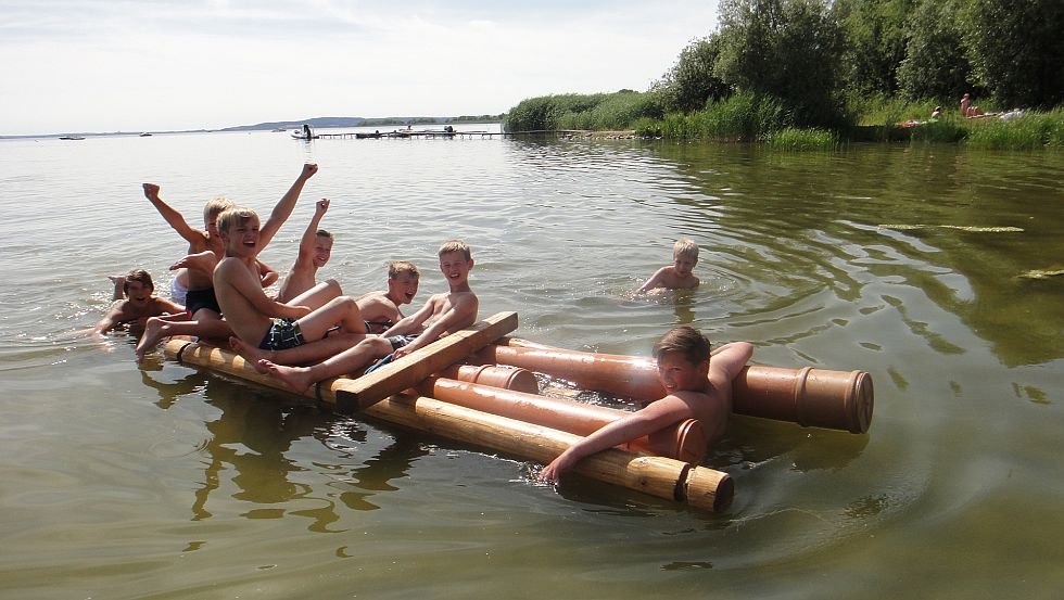 Floßbau mit Seeerprobung und baden im Kummerower See, © Kinder- und Jugendhotel Verchen