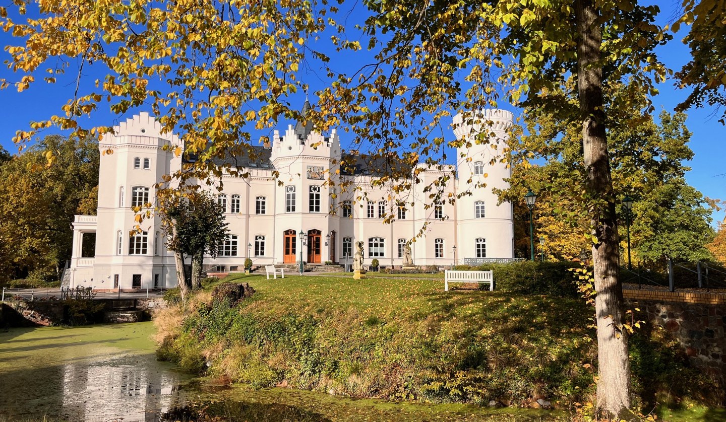 Schloss Schlemmin Frontansicht Herbst, © Schloss Schlemmin