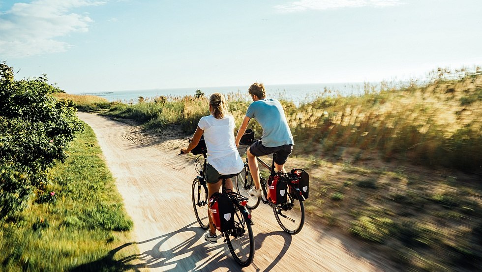 Radeln entlang der Steilküste beim Ostseebad Wustrow Fischland-Darß-Zingst, © TMV / Gänsicke