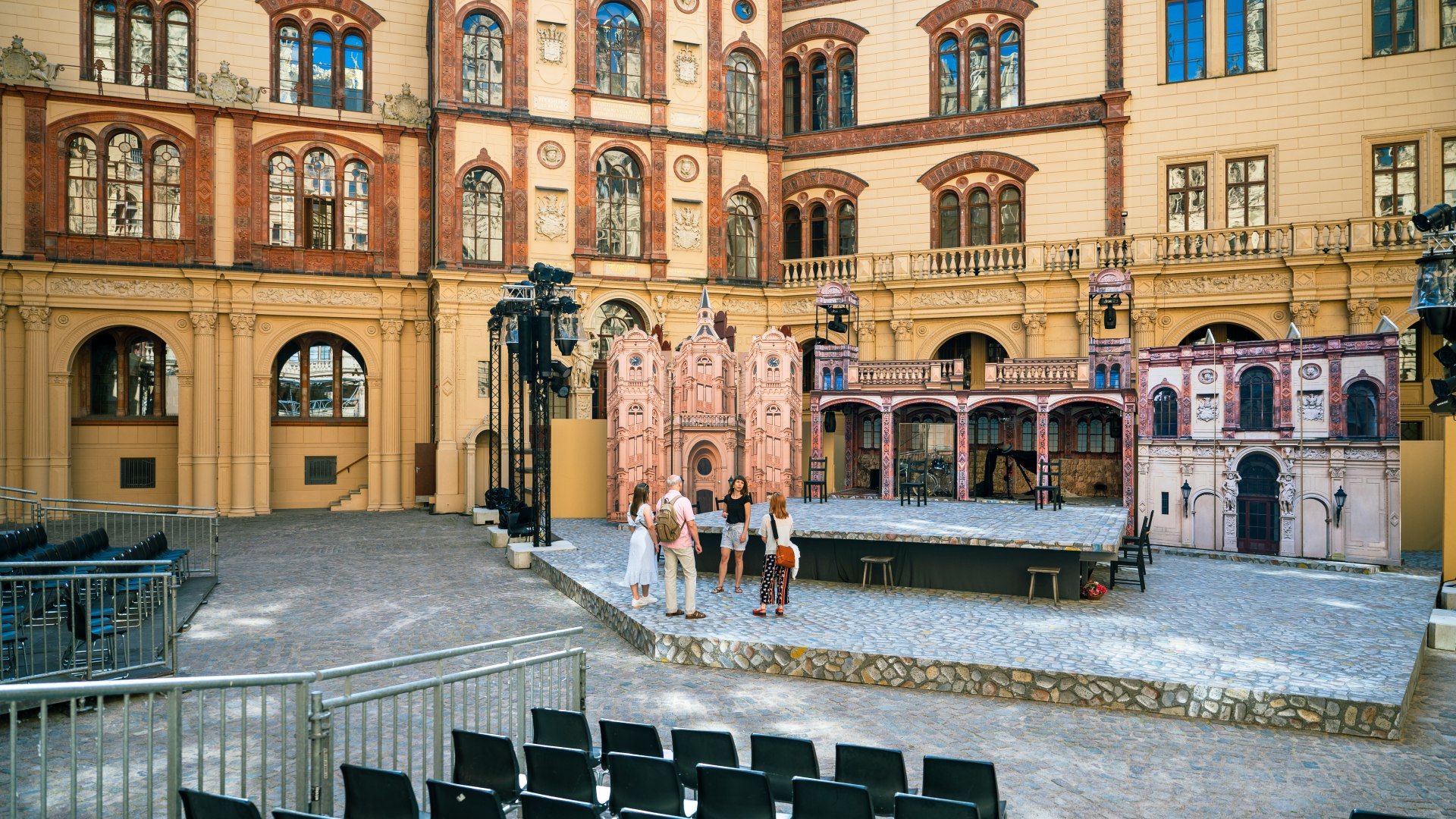 Theater-Guide Tina Koball erklärt, was im Sommer auf dem Programm steht: Shakespeares „Wie es euch gefällt“., © TMV/Tiemann