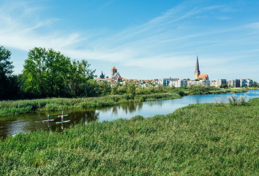 Stadt und Natur auf einem Blick an der Warnow in Rostock., © TMV/Gänsicke