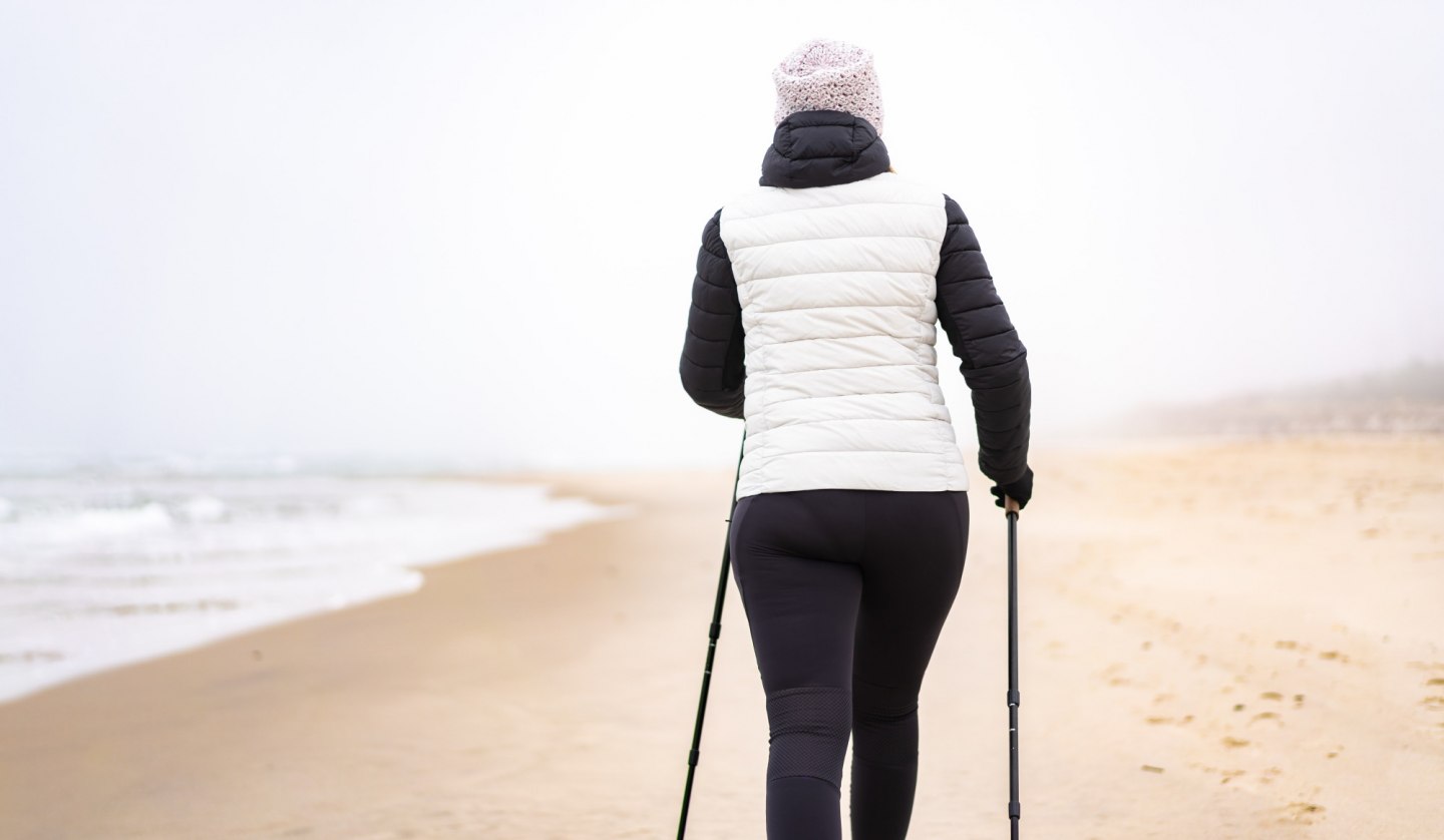 Bewegungskurs: »Flow2go« - Nordic Walking & Yoga, © Shutterstock