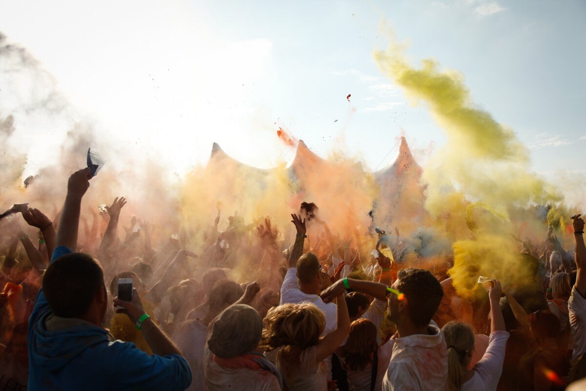 Das aus Indien stammende Holi Festival mit bunten Farben in Rostock., © TMV/Manthey