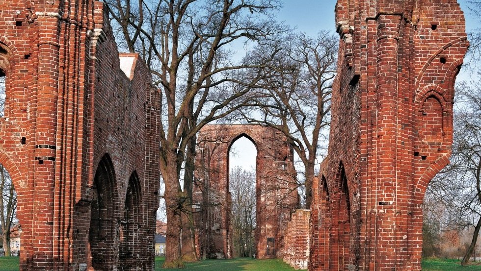 Wahrzeichen Greifswalds und zu Weltruhm gelangt durch Romantiker Caspar David Friedrich: Die Klosterruine Eldena, © TMV/Grundner