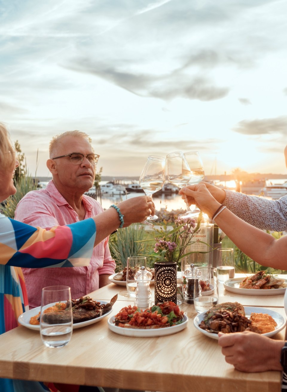 Nach einem Tag auf See schmeckt das Dinner umso besser im Maremüritz, © TMV/Petermann