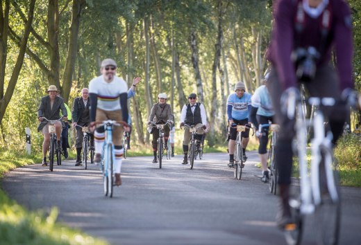 Bei der Radtour &quot;Velo Classico&quot; rund um Ludwigslust kommen Fans von eleganter Kleidung und Radfahren voll auf ihre Kosten. Und ganz nebenbei lernt man auch noch die reizvolle Region um Ludwiglust kennen. , © TMV/Krauss