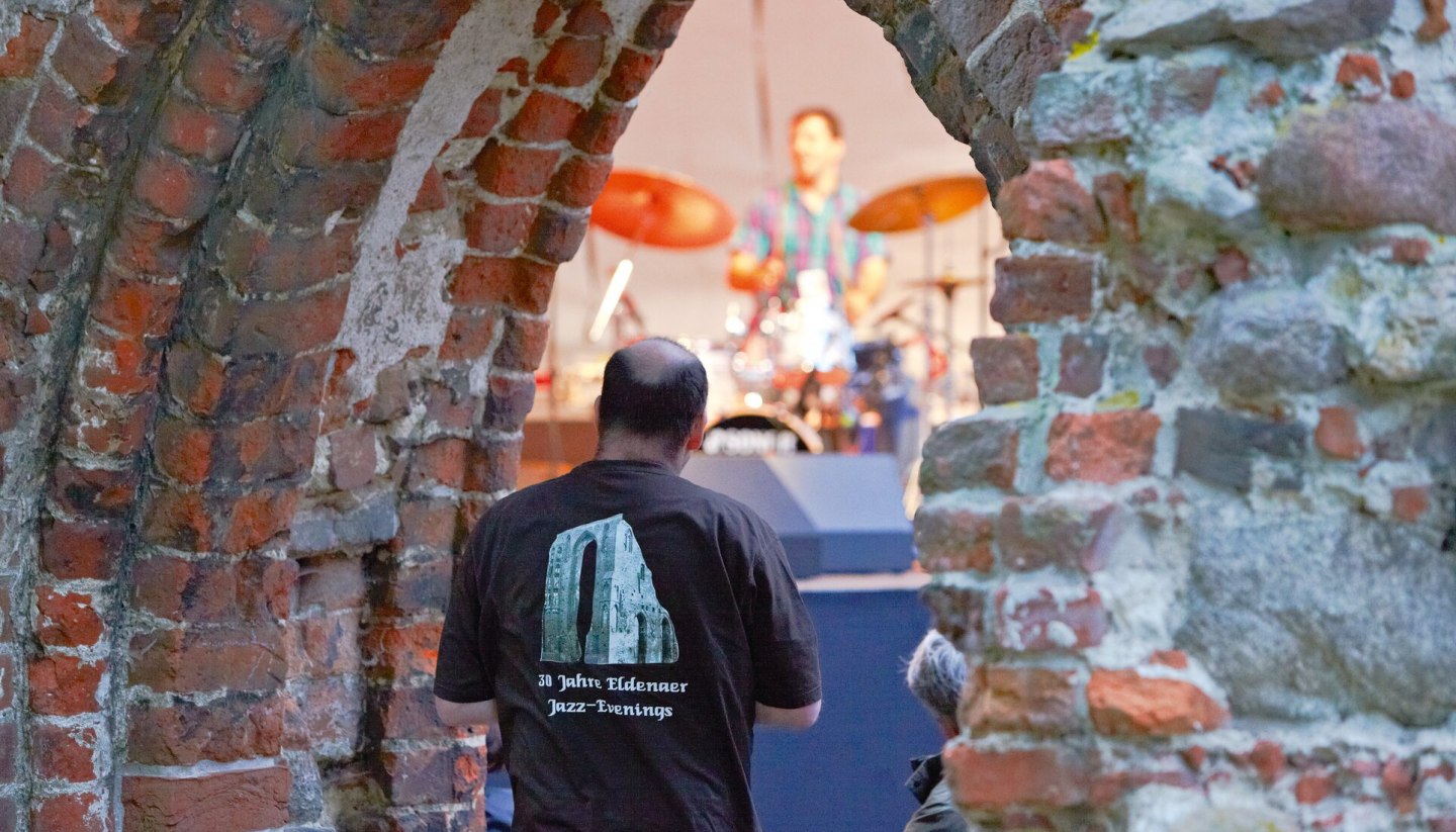 Bei den Eldenaer Jazz Evenings bildet die Klosterruine Eldena, die schon den Romantikern als Motiv diente, die reizvolle Kulisse für anspruchsvollen Jazz, © TMV/Grundner