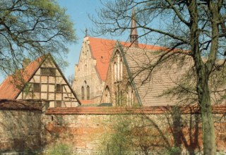 Wallanlagen beim Kloster zum Heiligen Kreuz, © Irma Schmidt