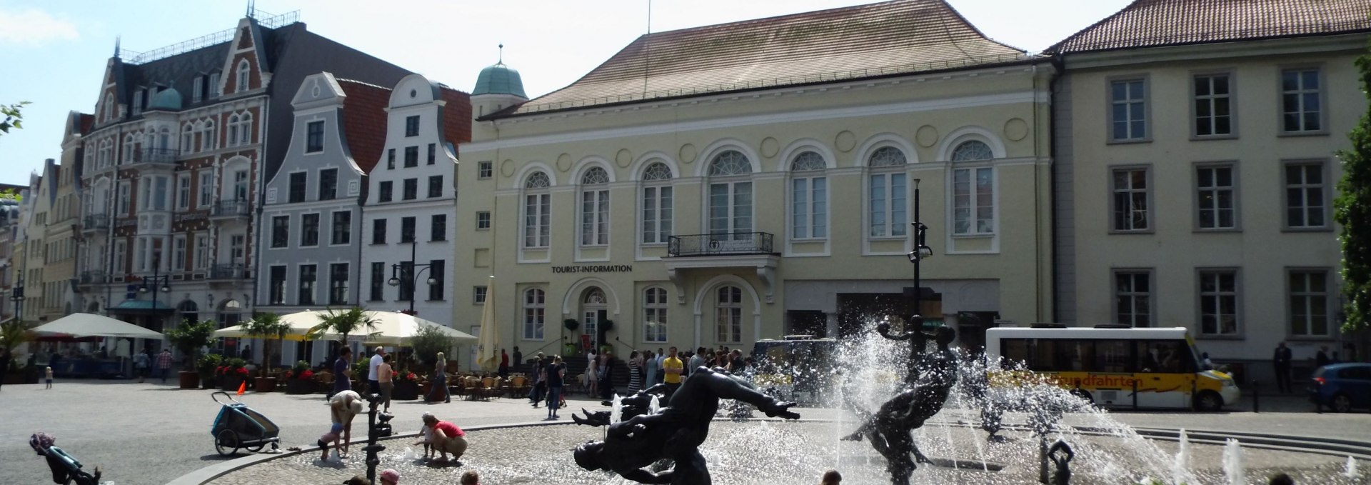 Hier gehts los am wunderschönen Brunnen der Lebensfreude, © © SF