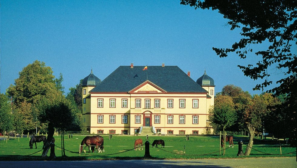 Das barocke Gutshaus in Hohen Luckow ist eines der Prachtstücke nähe der mecklenburgischen Ostseeküste, © TMV/Legrand