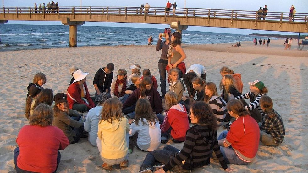 Die Gruppenmeetings finden am Strand statt, © St. Otto Eigenproduktion