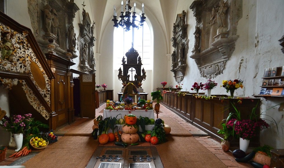 Kirche Vilmnitz - Innenaufnahme - Erntedank 2014, © Tourismuszentrale Rügen