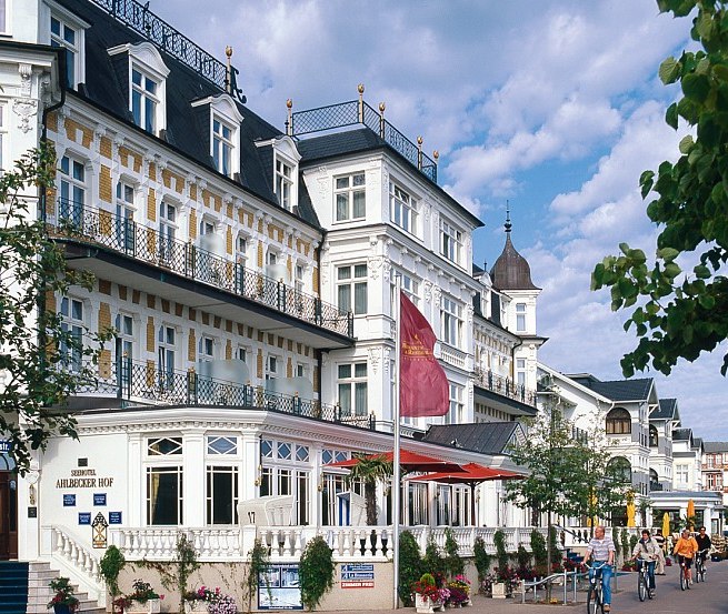 Die strahlend weiße Bäderarchitektur auf Usedom ist ein ganz besonderer Blickfang, © TMV/Grundner