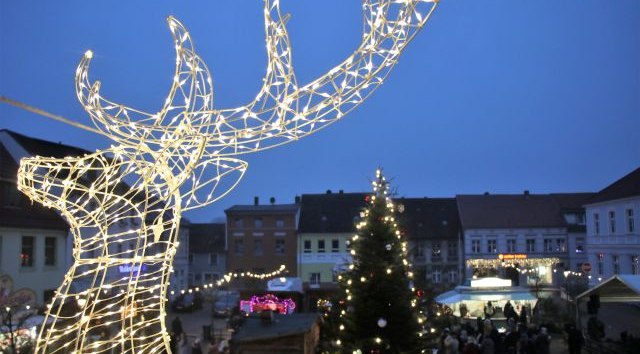 Ansicht auf den Loitzer Weihnachtsmarkt, © K. Vogel