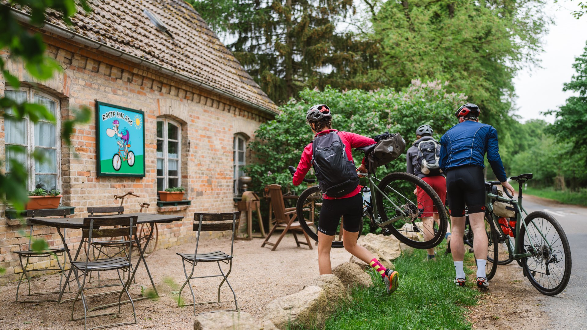 Stop and go: Bei »Üdi's Rastplatz« in Schwarzenhof lohnt eine schwungvolle Einkehr.