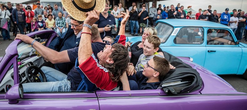 Gweinner beim Trabi Limbo, © © Manfred Scharnberg