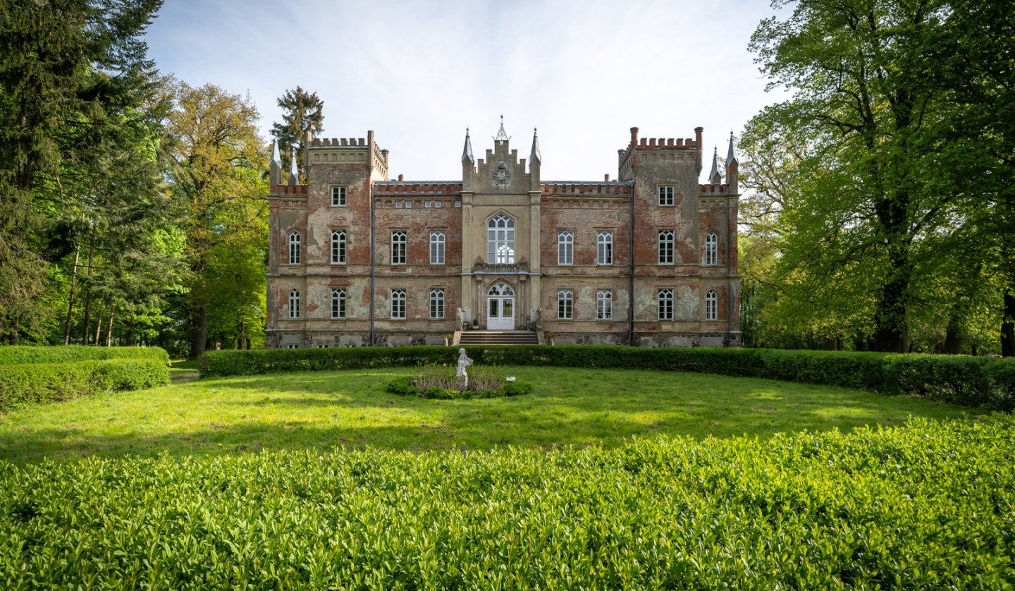 Das Gutshaus ist im Stil der Tudorgotik gebaut., © Herrenhaus Vogelsang / DOMUS Images Alexander Rudolph