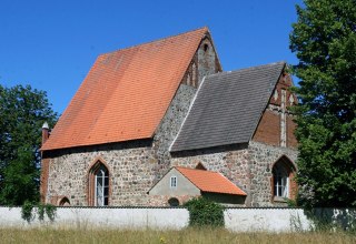 Außenansicht der Kirche Stoltenhagen, © Sabrina Wittkopf-Schade