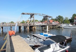 Kanu I wahlweise mit 3 oder 4 Sitzplätze I wasserdichter Stauraum für Wertsachen, © Tommy´s Bootsverleih