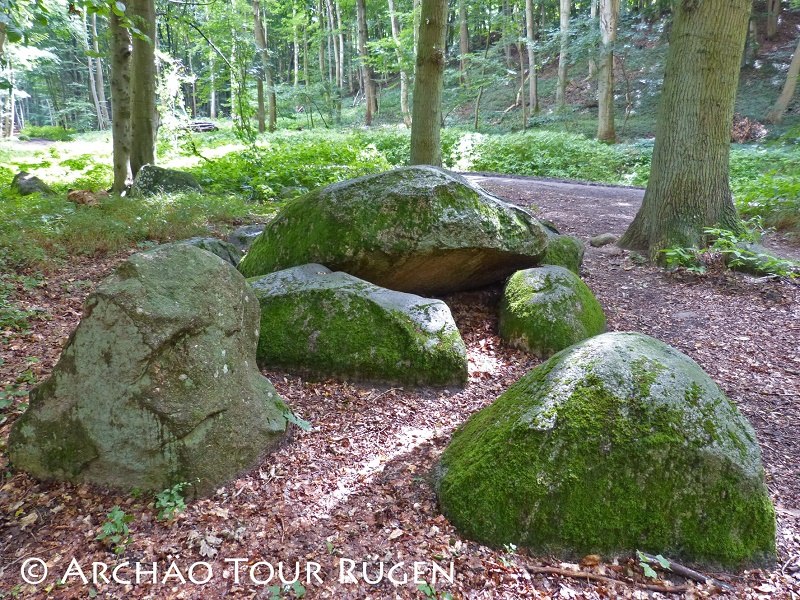 einige der noch heute erhaltenen Steine des "Herzogsgrab", © Archäo Tour Rügen